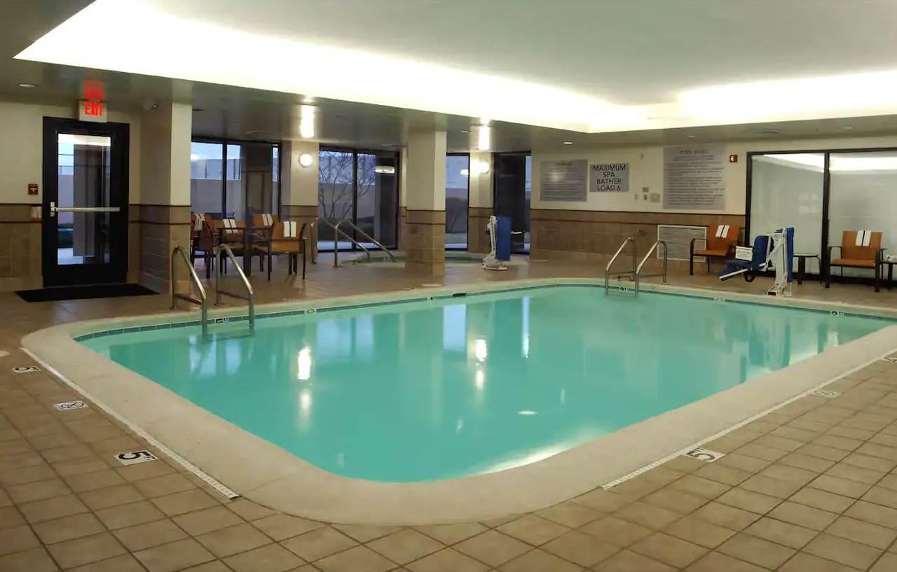 Courtyard Indianapolis Northwest Hotell Eksteriør bilde