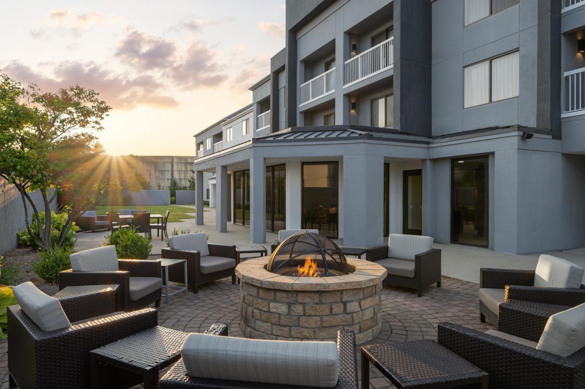 Courtyard Indianapolis Northwest Hotell Eksteriør bilde